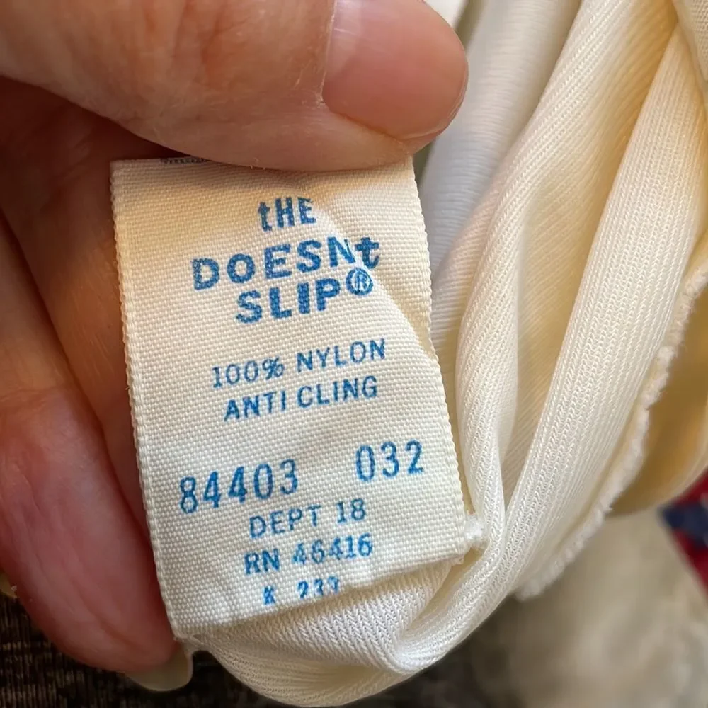 Vtg Sears cream colored nylon full slip - Picture 7 of 7
